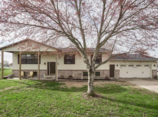 40 Sandstone Ct, Troy, MO 63379