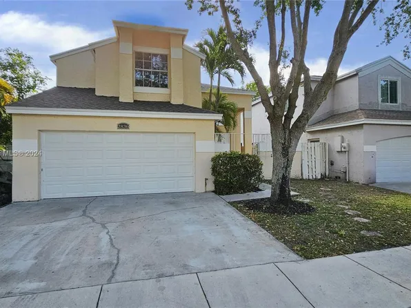 2836 River Run Cir W, Hollywood, FL 33025