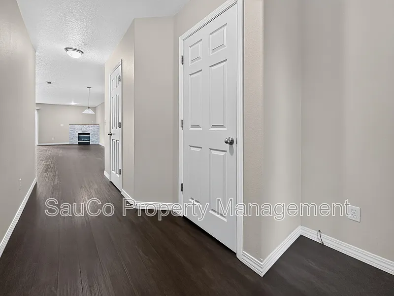 3 bed, 2.5 bath, 1524 sqft, $2,200 — Photo 4