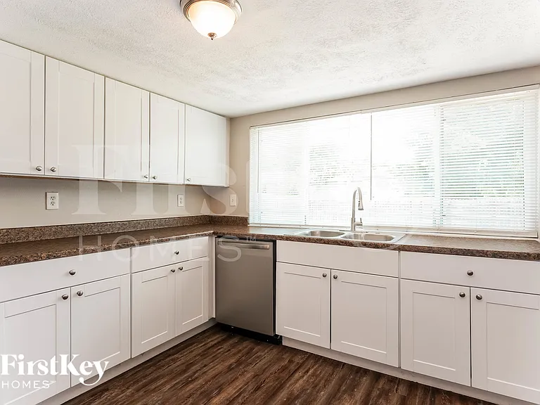 1316 Royal Oak Dr — Photo 7