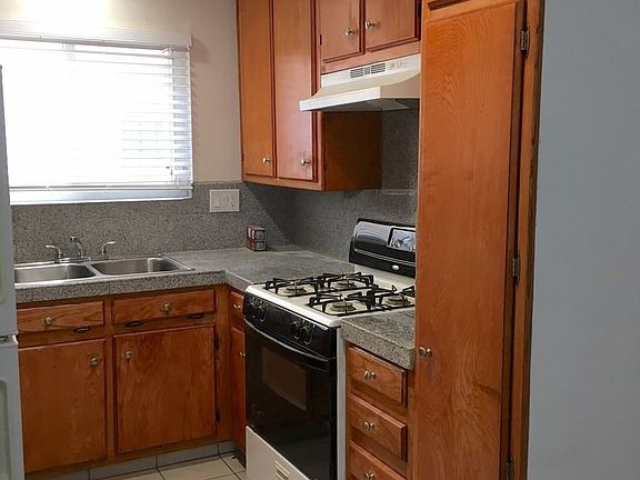 4th image of 4657 32nd St APT 3