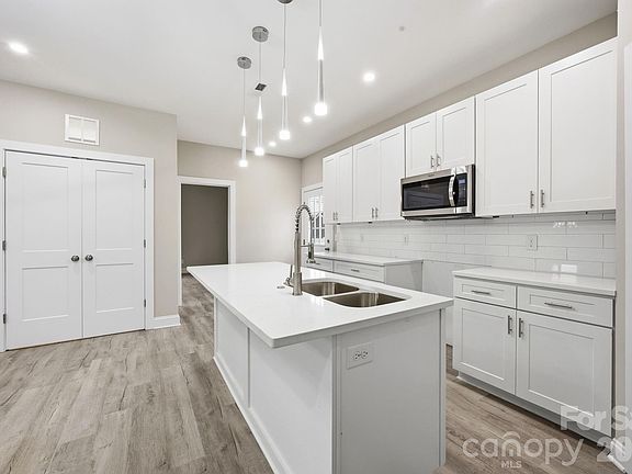 5th image of 3800 Freedom Dr