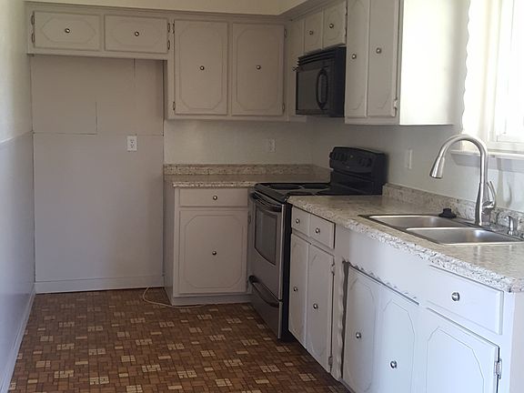 3rd image of 706 W Electric Ave
