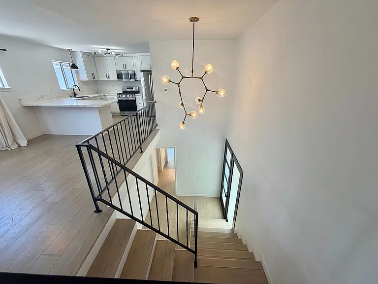 408 Larsson St — Photo 20
