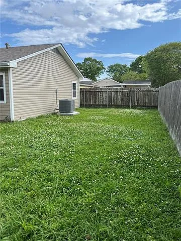 1028 Kingsway Dr W — Photo 20