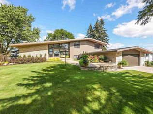 712 Holly Rd, Cadillac, MI 49601