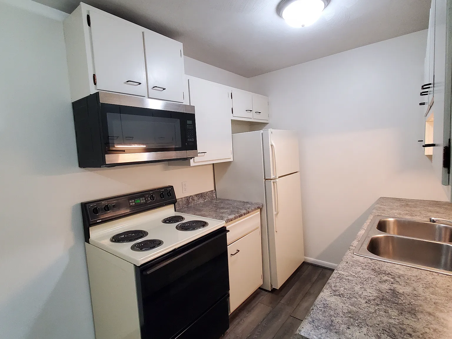 Grove Pl, Whitesboro — Photo 3