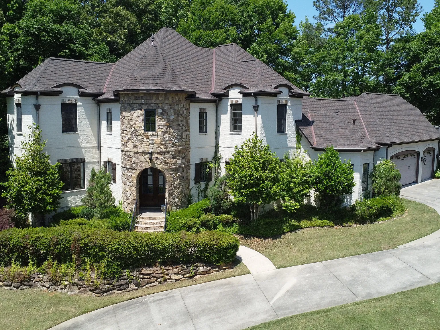 5 bed, 3751 sqft, $5,500 — Photo 2