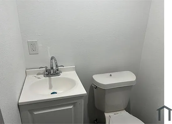 7820 Corina Dr — Photo 3