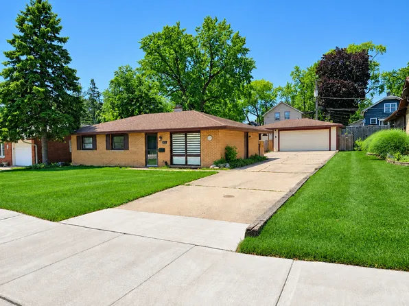 17 California Ave, Carpentersville, IL 60110