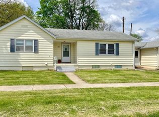 111 S 13th St, Marshalltown, IA 50158