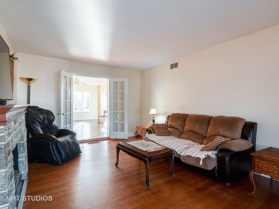 4th image of 1425 W 54th Pl