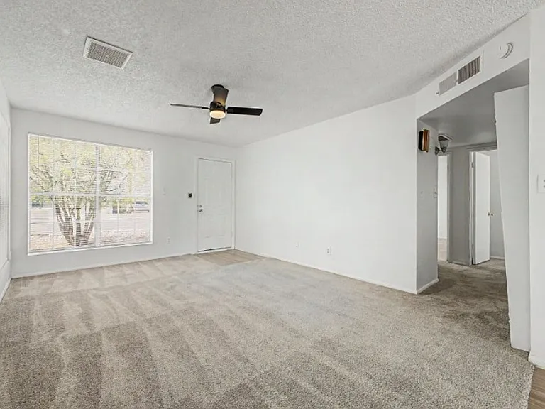 10719 W Vista Ave — Photo 6