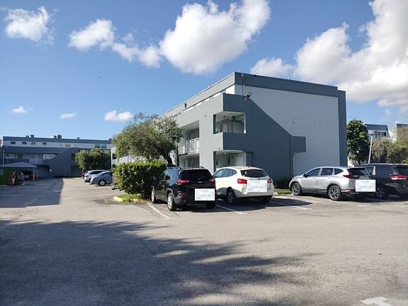 4th image of 9369 Fontainebleau Blvd APT J209