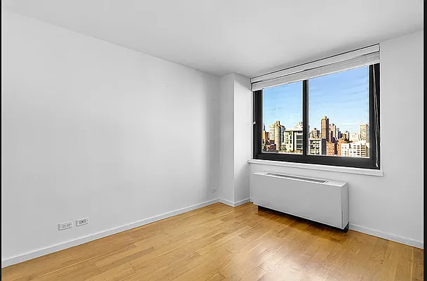 Sold by Luca Paci Real Estate | media 8