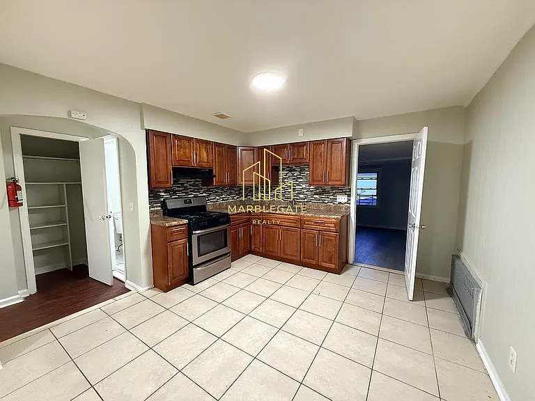 809 Summer Ave #22 — Photo 6