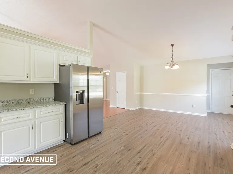 2725 Lenora Springs Dr — Photo 3