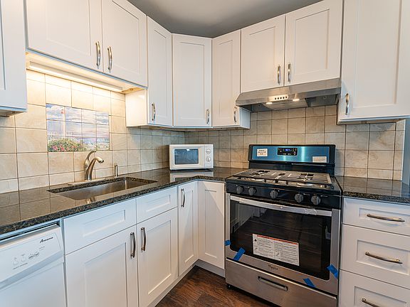 4th image of 3001 S Michigan Ave #1702
