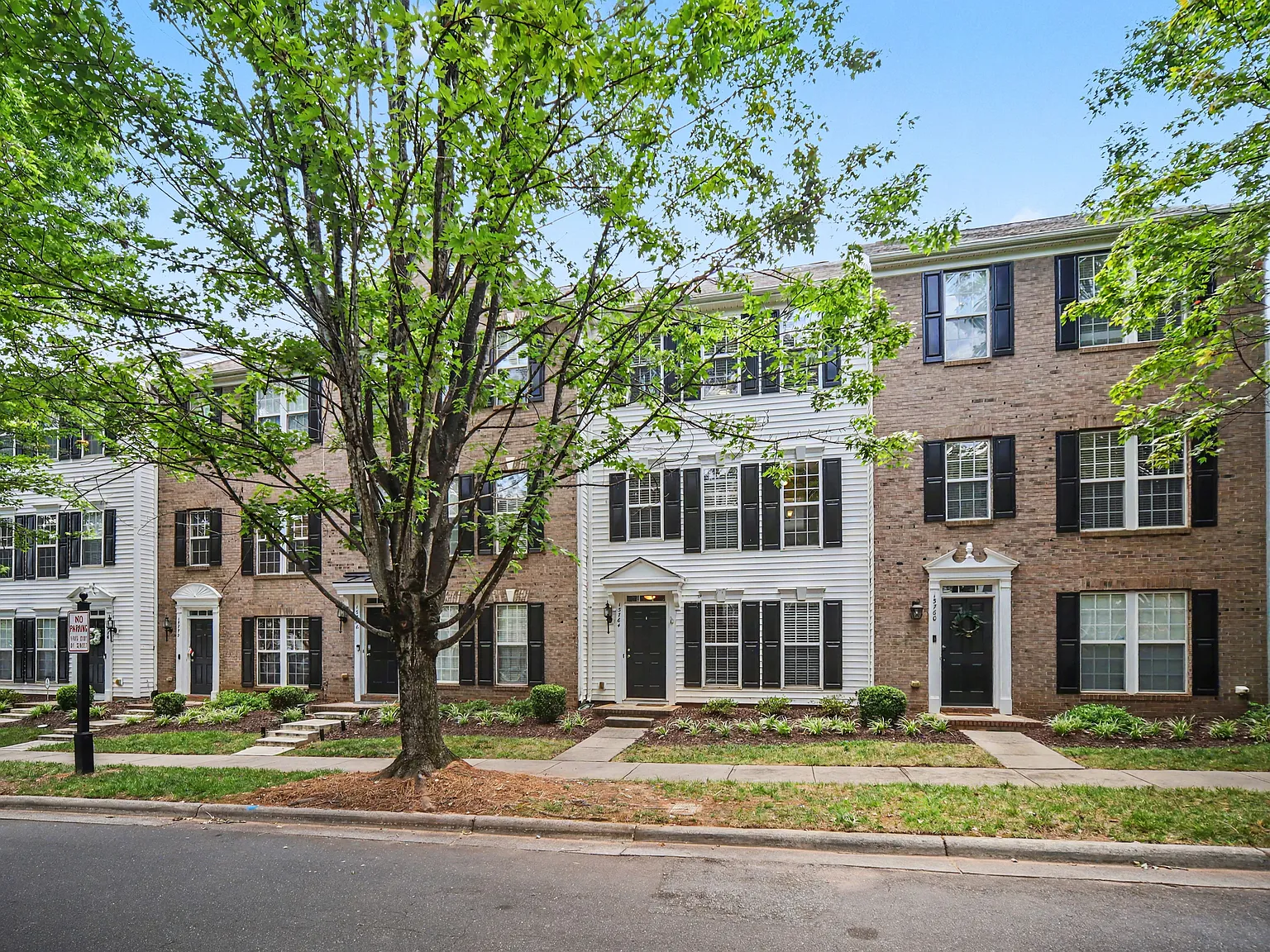 2 bed, 1871 sqft, $2,045 — Photo 3