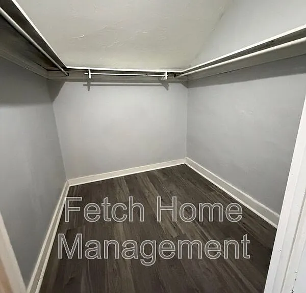 1027 E Market St #2 — Photo 12