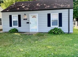 19404 Roscommon St, Harper Woods, MI 48225