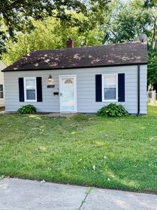 19404 Roscommon St, Harper Woods, MI, 48225