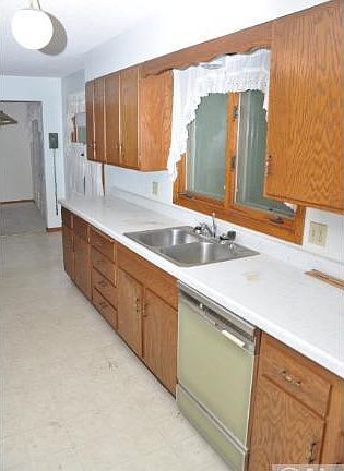 5th image of 1490 Birch St