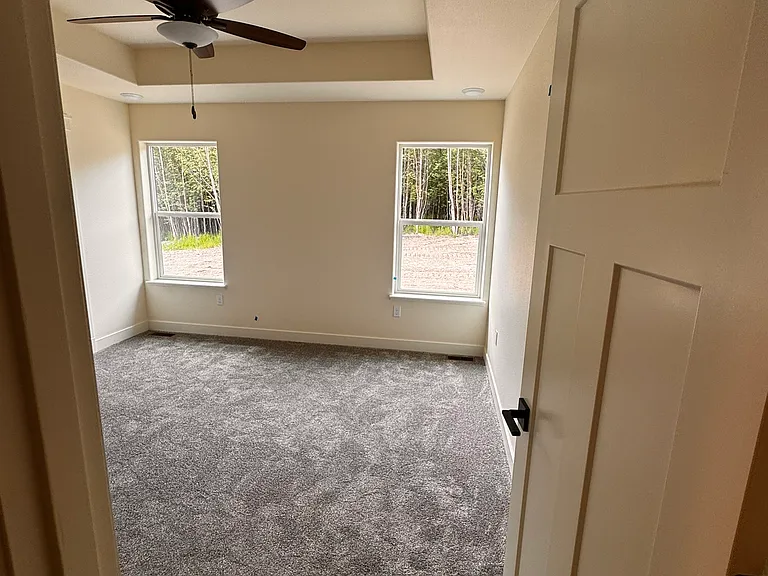 2544 N Midland Ave — Photo 23