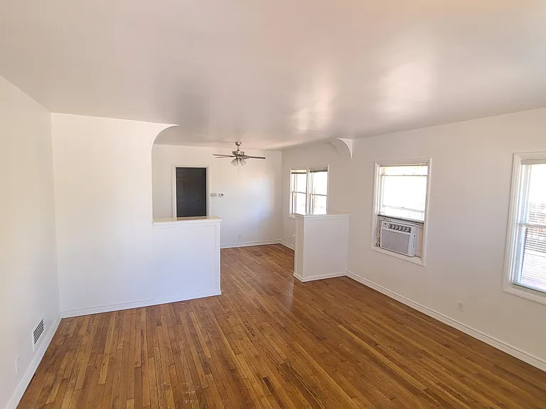 928 E 9th St — Photo 4