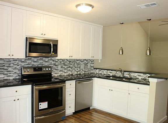 3rd image of 2903 Catalina Dr #A