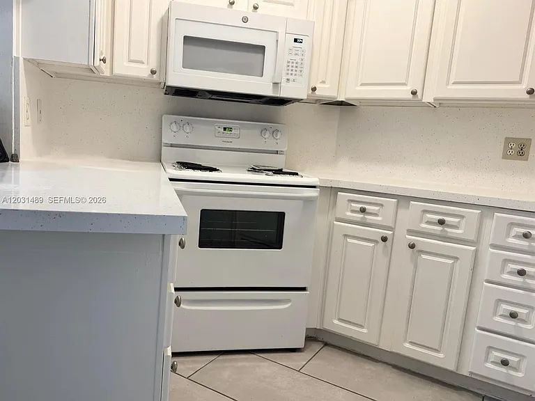 8333 Lake Dr #102 — Photo 3