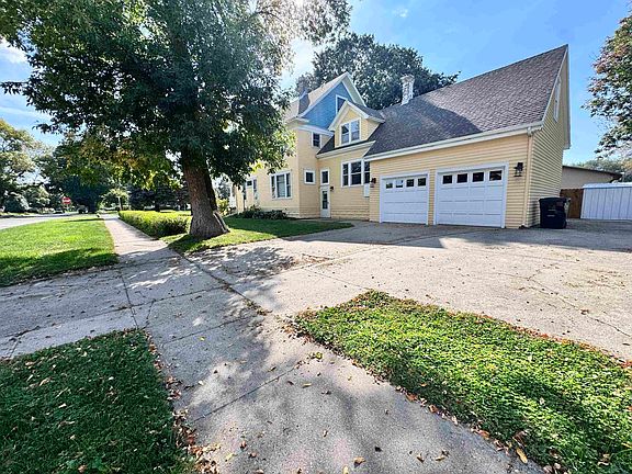 4th image of 1302 Iowa Ave