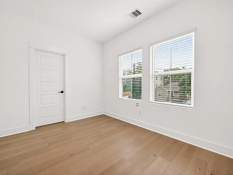 328 Neyland St — Photo 19