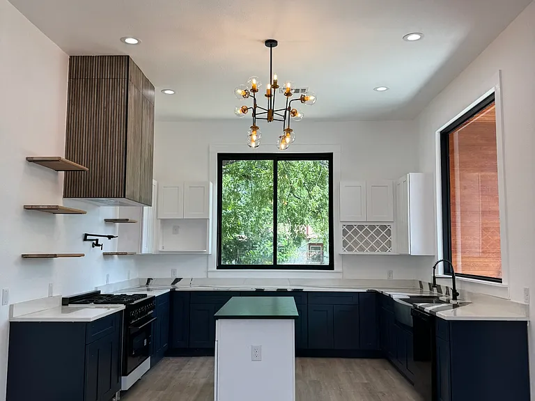 105 Forrest Ave — Photo 3