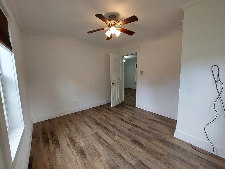 609 E Seminary St — Photo 5