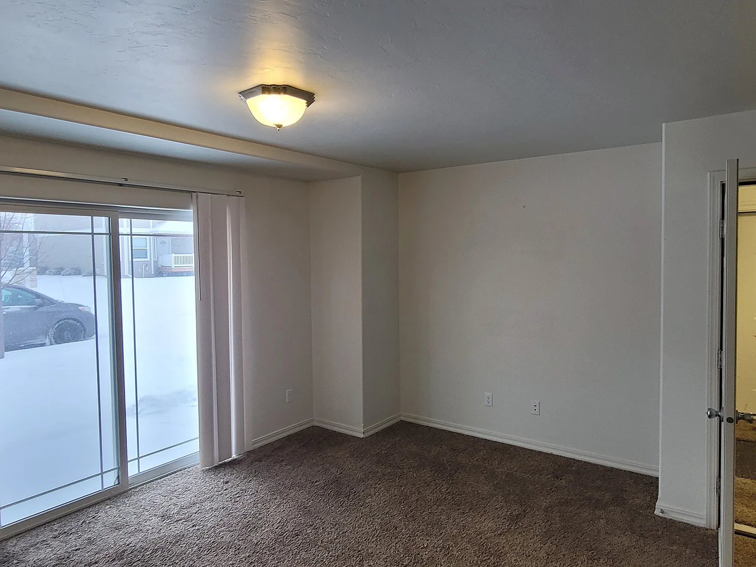 3 Bed and 2 Bath Condo. Pet friendly. W/D In Condo — Photo 3