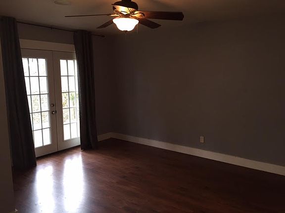 5th image of 135 W Holland St