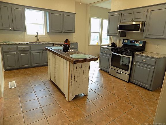 5th image of 710 N Burns St
