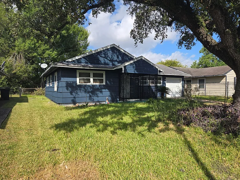 6054 Lisa Ln — Photo 2