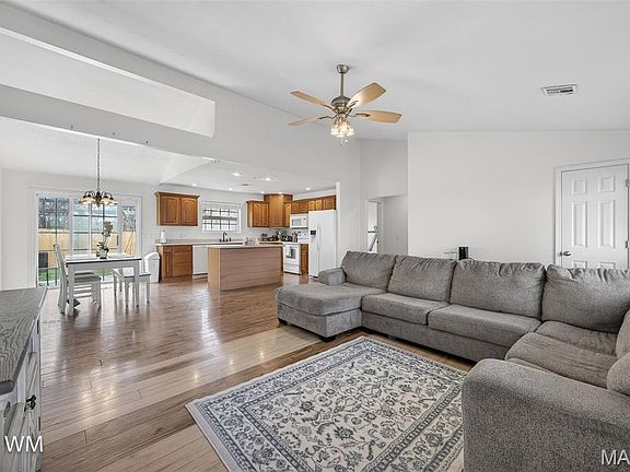 3rd image of 1134 Applelane Dr