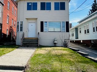 28 E Main St, Webster, MA 01570