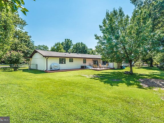 3rd image of 211 Phelps Ave