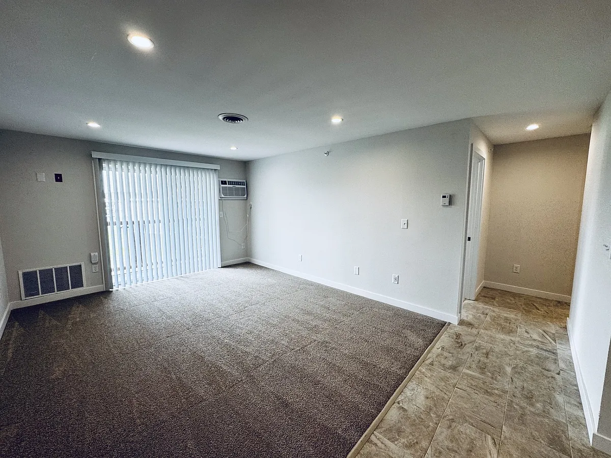 Building Photo - 532 Lilac Ln