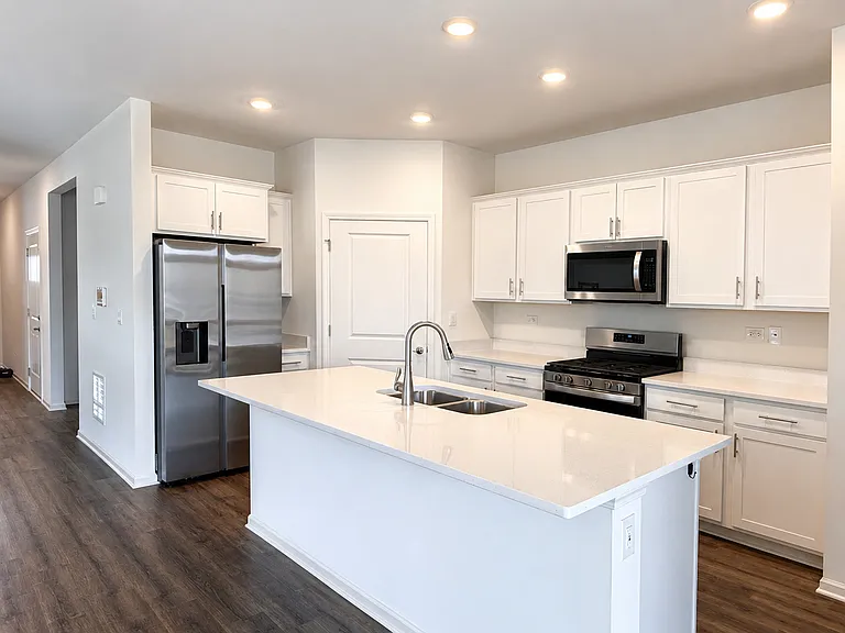 301 Westminster Ct — Photo 12