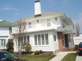13 Circle Dr, Margate, NJ 08402