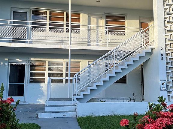2nd image of 6 Bay Dr #6