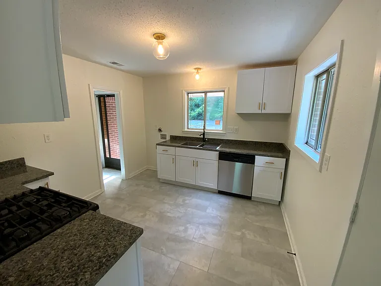 2729 Woodlawn Ter — Photo 5