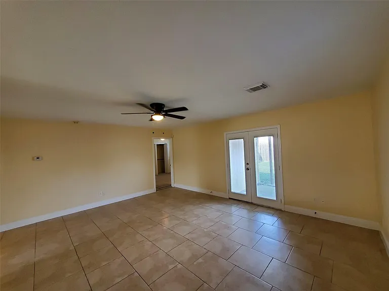1413 Bridle Path — Photo 5