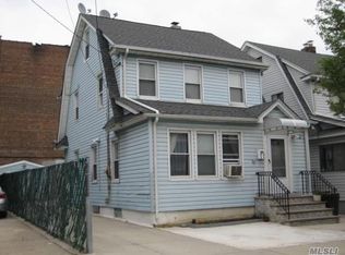 92-11 245th St, Floral Park, NY 11001
