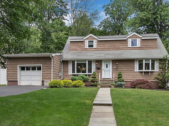 2nd image of 15 Heather Ln